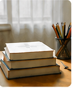 学校での学習に使う教科書と鉛筆